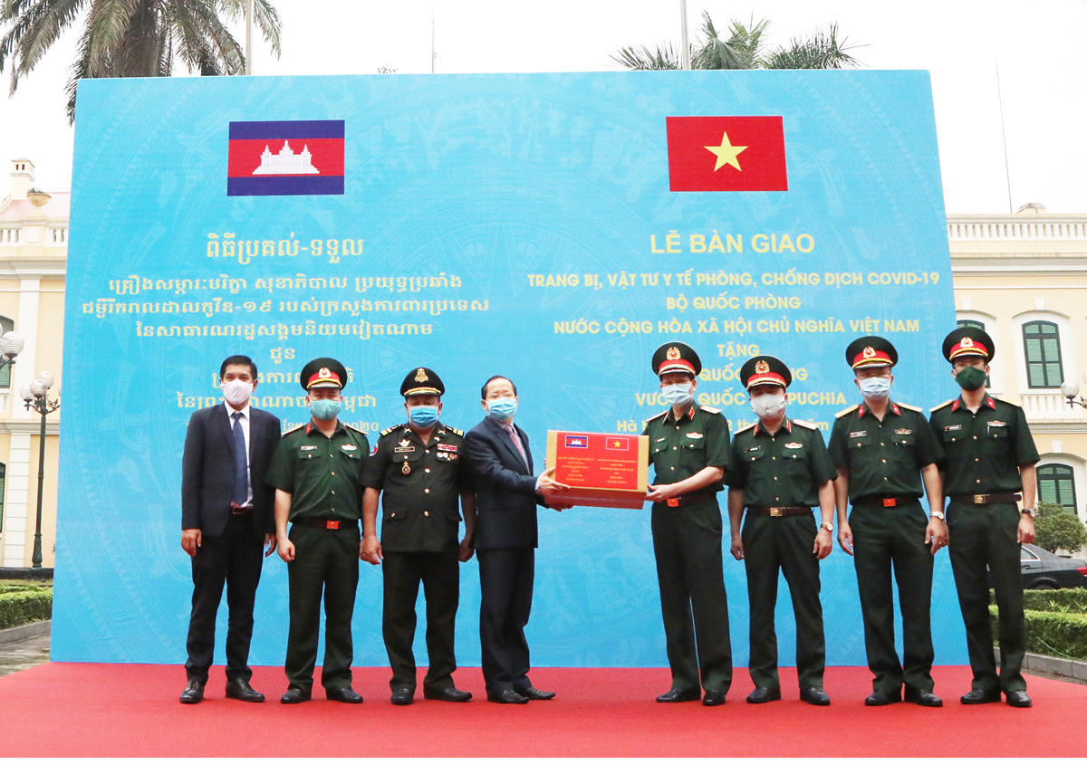 Bộ Quốc phòng Việt Nam hỗ trợ Quân đội Campuchia chống dịch Covid-19

